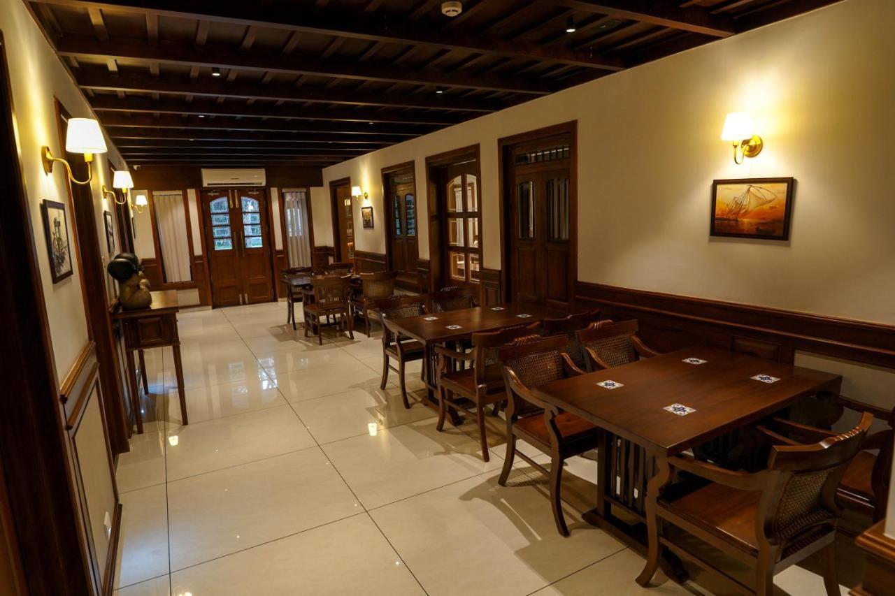 Hotel Heritage Plaza Kottayam Exteriör bild